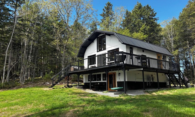 LaBelle Cabin | Lake escape! Charming 4-bedroom Cottage with AC and WiFi in welcoming Labelle.