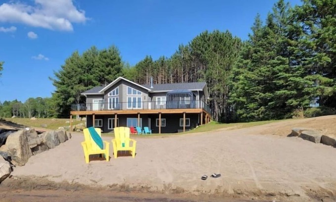 Armour Cottage | Lake Escape - Luxury Cottage With private man-made beach and shallow water entry