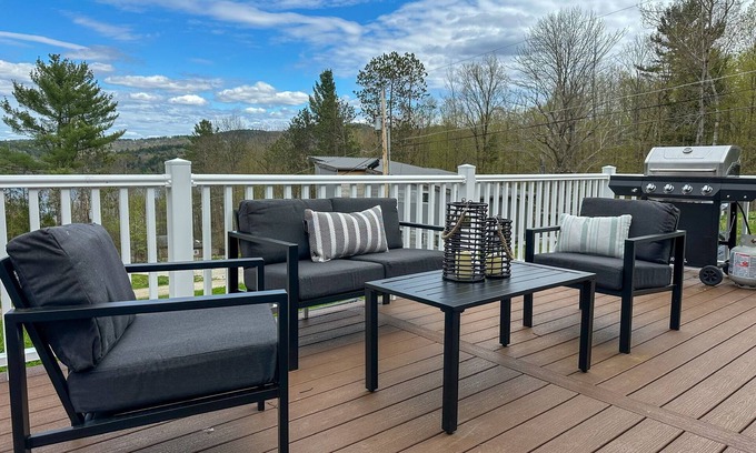 Williston House | Lake Escape: Newly Renovated Waterview Home with Lake Access