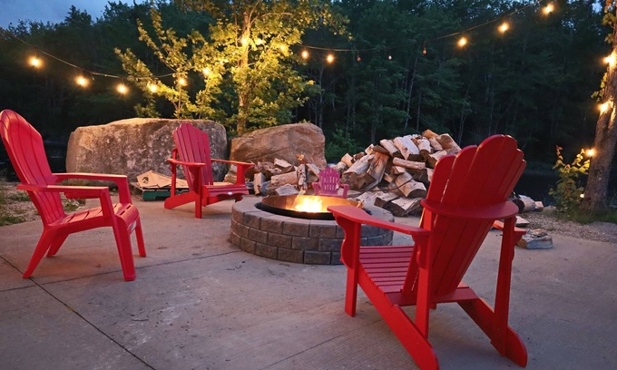 East Dalhousie Cottage | Lake front cottage with beach & dock (Pet-Friendly!)