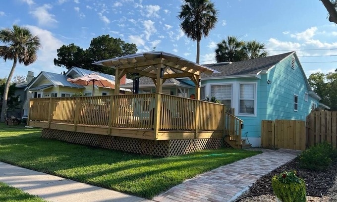 Lincolnville Cottage | Lake front cottage in St. Augustine