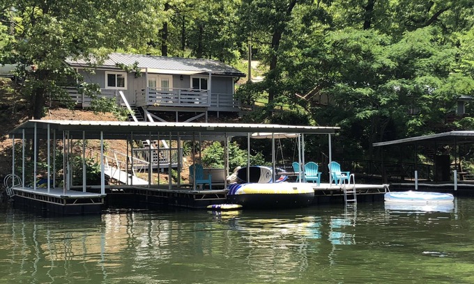 McColley House | Lake Front! Featured on “HGTV" Private Dock!, Kayaks, PaddleBoard, Gas Firepit!