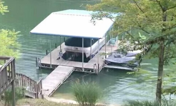 Caryville House | Lake Front House in Caryville with Private Dock, 5 minutes from I75/Twin Cove!