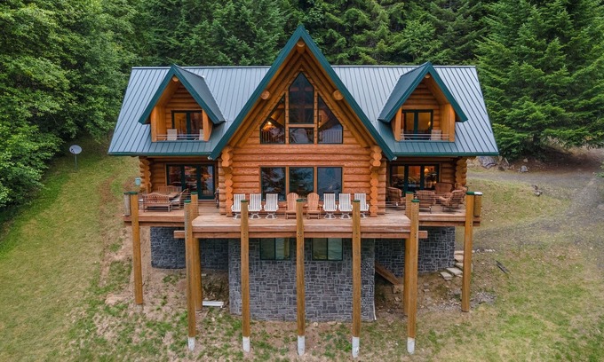 Mount St. Helens Cabin | Lake front Lodge on Lake Swift
