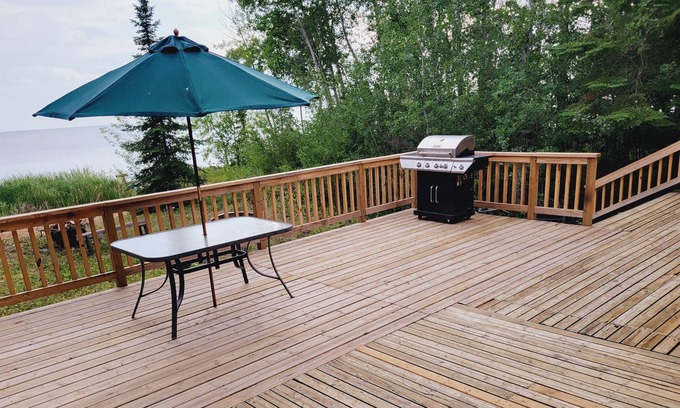 Hecla-Grindstone Provincial Park Cottage | Lake front Paradise found