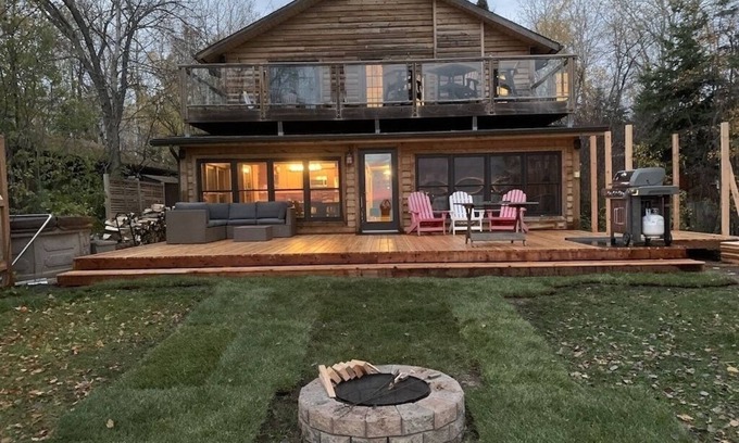 Victoria Beach Cottage | Lake Front, Timber Frame with Hot Tub