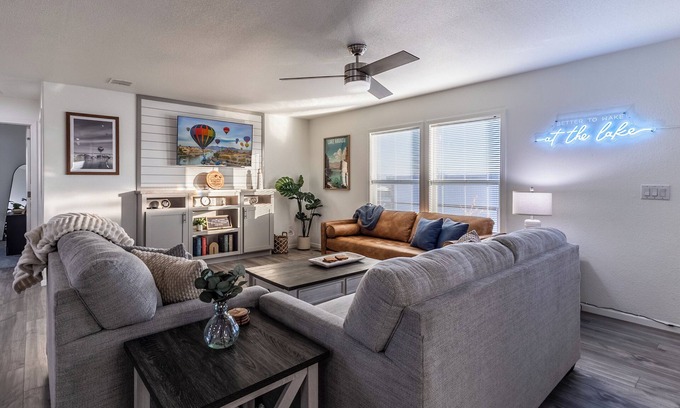 Desert Hills House | Lake Havasu 3BR Home w/Boat Parking, Lake Views + Snowbird Long-Term Welcome