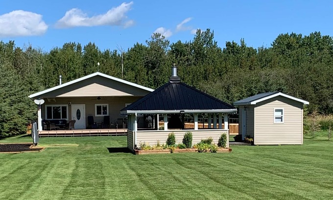 Division No. 11 House | Lake house, 3 bedroom , 2 Ba, slps 8. Direct access to the lake. Minimum 5 day.