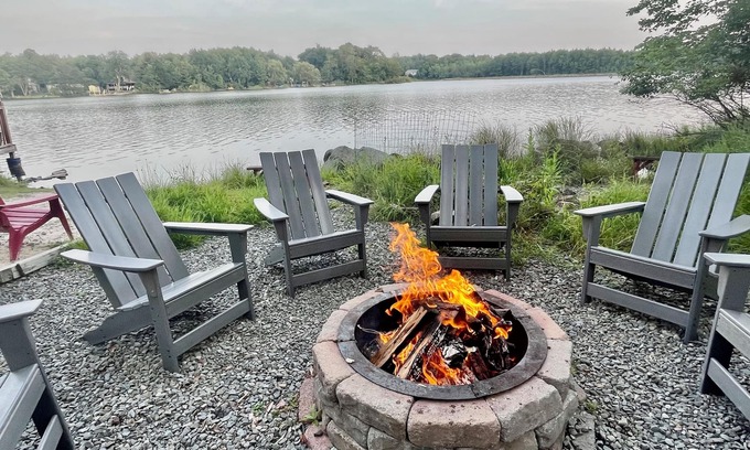 Tobyhanna House | Lake House Retreat with Spectacular Views of the Lake and a hot tub-seasonal