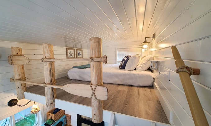 Lakeside Apartment | Lake House - Tiny Digs Lakeshore