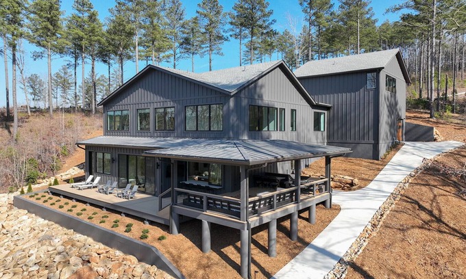 Six Mile House | Lake Keowee House - A Luxury Lakeside Retreat