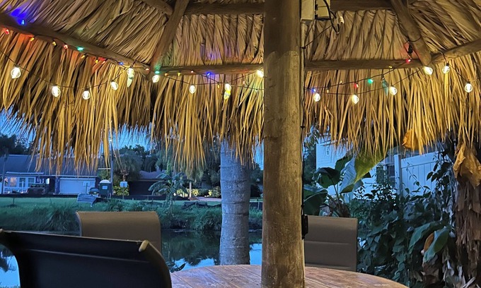 Palm Harbor House | Lake Tarpon waterfront private home in superb Palm Harborn