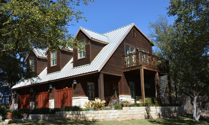 Volente Cabin | Lake Travis Casita HUGE game room 1MILE to WATERPARK