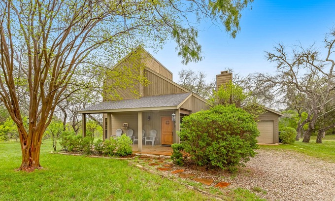 Spicewood Cottage | Lake Travis cottage at Windermere Oaks with large deck, pool, & tennis