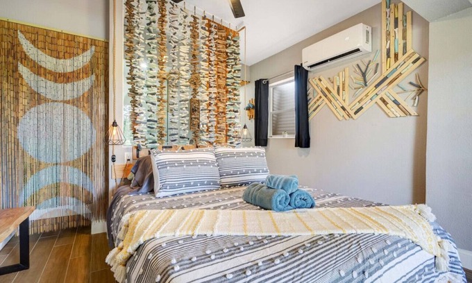 Conway Apartment | Lake view + 10min to dwtn + near parks + 2 guests!