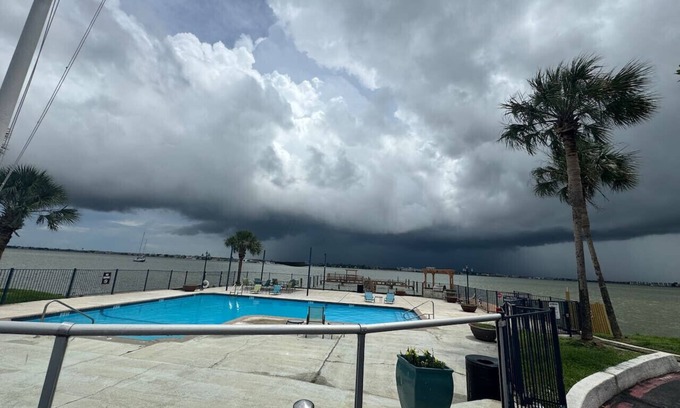 El Lago Apartment | Lake view 1Bed Apt | Pool | Nasa & Kemah Boardwalk