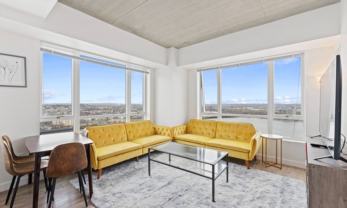 Assembly Square Apartment | Lake View Amazing 2BR 2BA Condo, W/D In unit