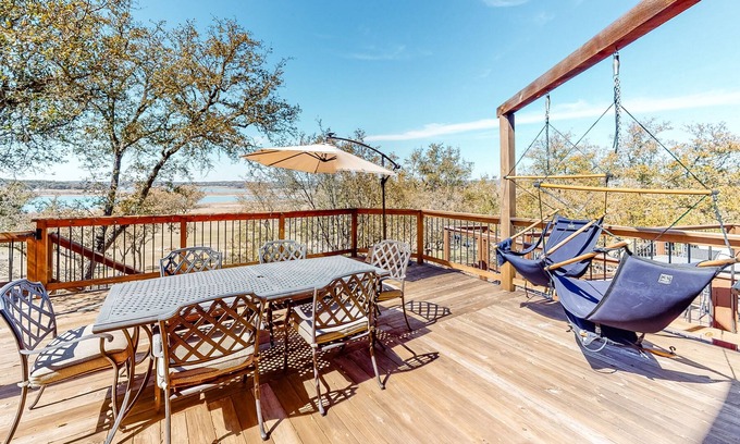 Canyon Lake Condo | Lake-view escape with free WiFi & central AC plus a furnished deck & balcony