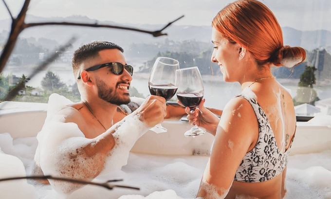 Guatape Apartment | LAKE VIEW FOR 2 TO 6 PERSONS WITH INDOOR AND OUTDOOR JACUZZI