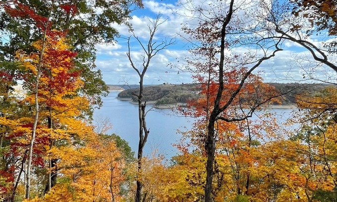 Windsor Cabin | Lake View LoftnCabin is only 2 miles from Wolf Creek Marina, nLake Cumberland KY