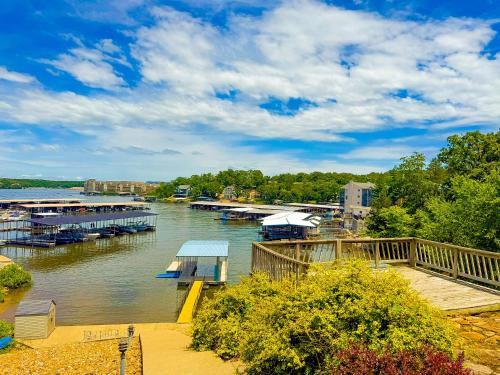 Osage Beach House | Lakefront 4bd25ba Grilldocksleeps 13pp