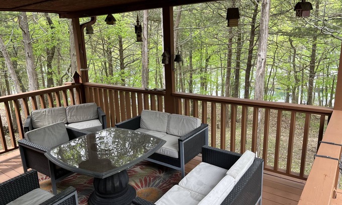 Lost Bridge Village House | Lakefront Cabin on beautiful Beaver Lake - 2bdrm 2bath sleeps 6