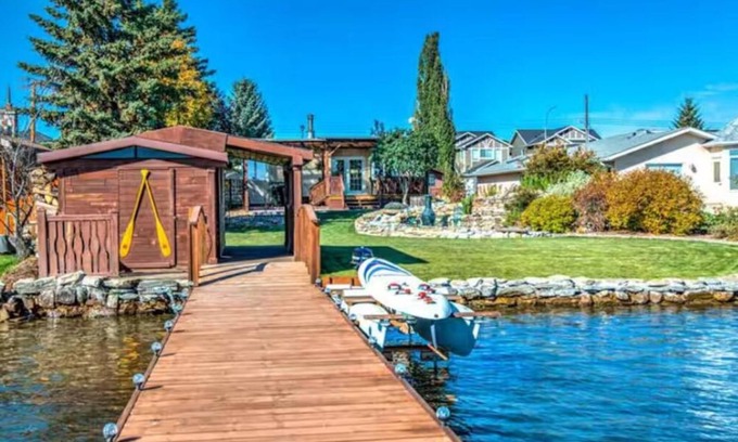 Chestermere Cabin | LAKEFRONT CABIN WITH COVERED DECK, HOT TUB & MORE