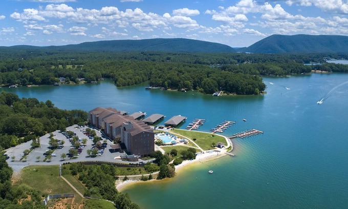 Huddleston Condo | *Lakefront Condo at SML* Mariner’s Landing