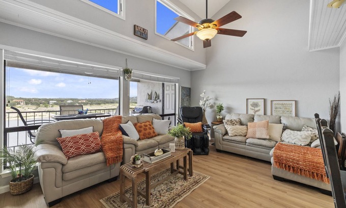 Spicewood Condo | Lakefront Condo with loft, two decks & amazing views of Lake Travis