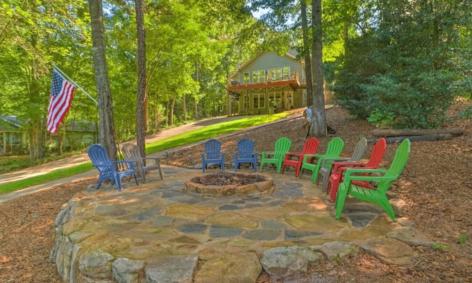 Jacksons' Gap House | Lakefront Escape w/Dock, Deck & Game Room