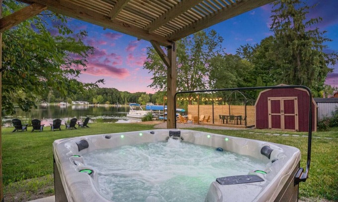 Hillsdale House | Lakefront, Hot Tub, Game Room Sapphire Shores