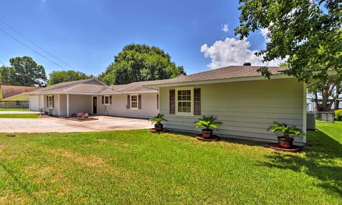 West Livingston House | Lakefront Livingston Home with Dock, 1 Mi to Launch!