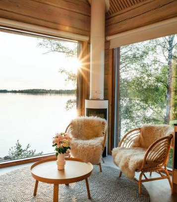 Lempaala Ski Chalet | Lakefront log suite