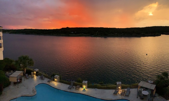 Lago Vista Condo | Lakefront Mission Amore on Island @ Lake Travis with Indoor Heated Pool!
