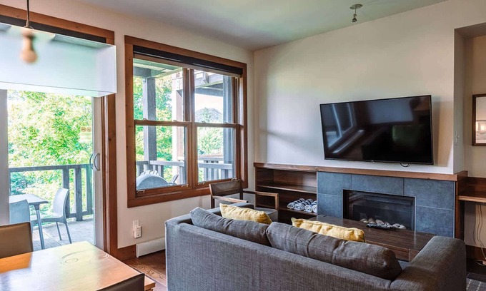 Lac Superieur Village Condo | Lakefront, Mountain View - Resort Access Loft