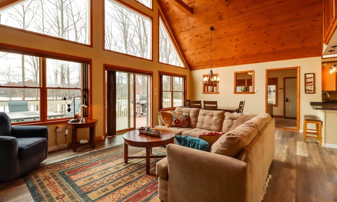 Pocono Lake House | Lakefront Poconos Family Home w/Pool Access