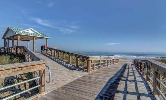 Carolina Beach Condo | Lakefront Retreat Steps from Carolina Beach