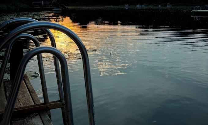 Union Pier House | Lakefront! Secluded, HotTub, Fire Pit, Private Dock&boats 90 Min from Chicago