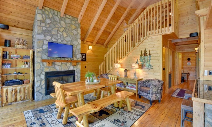 Six Mile House | Lakefront Six Mile Vacation Rental with Dock