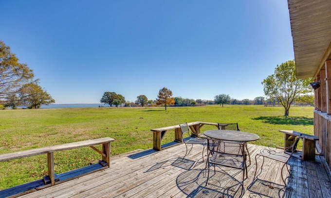 Quinlan Cabin | Lakefront Texas Gem w/Indoor Pool & Water Access