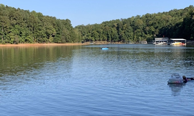 Martin House | Lakehouse on Hartwell. Peace & quiet. Fish, grill, kayaks & more.