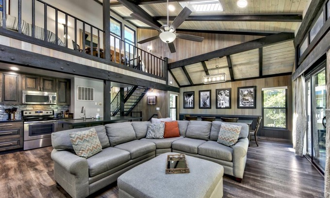 South Lake Tahoe House | Lakeland Village #454 - 5BR, Remodeled, Walk to Lake, Fun & Convenient!