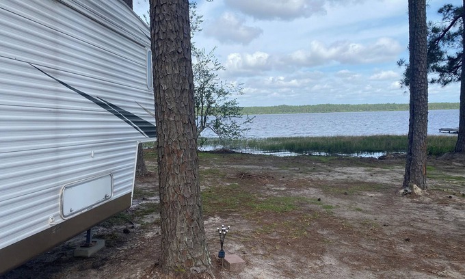 Hartsville House | Lakeside 2-bedroom RV in charming Hartsville with AC, WiFi