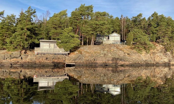 Alingsas Cottage | Lakeside chalet with spectacular views and exclusive private location