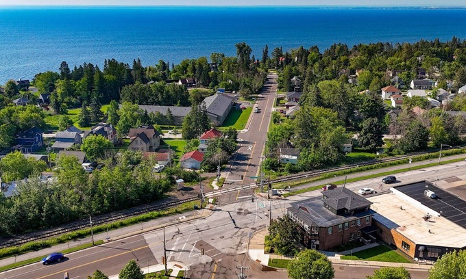 Lakeside - Lester Park Apartment | Lakeside Condo | Minutes from Downtown Duluth