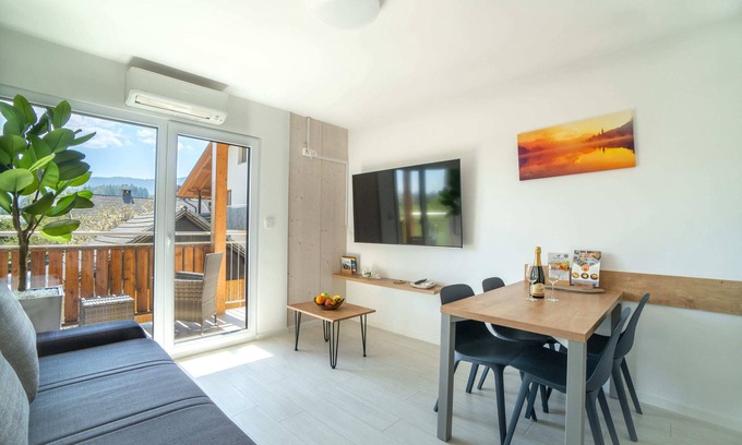 Bled Apartment | Lakeside Living: Modern Apartment Just 400m from Lake Bled