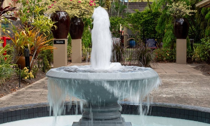 Cairns North Apartment | Lakeside Luxe Retreat - Pool View BBQ Spa Bath