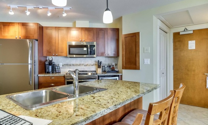 Westbank House | LAKESIDE WITH SPECTACULAR VIEW | OKANAGAN GALLERY