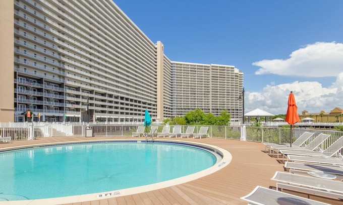 Holiday Beach Hotel | Laketown Wharf By Blueswell
