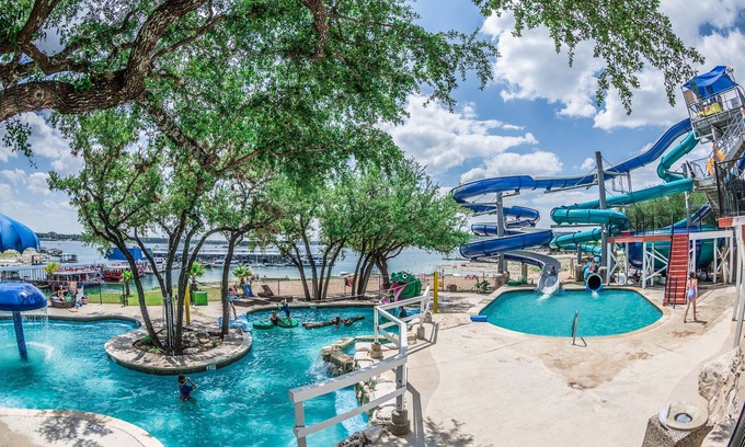 Volente Cabin | LakeTravis Bungalow 2:Free waterpark , lake views & low cleaning fees